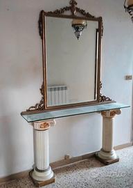ingresso con specchio e colonne 