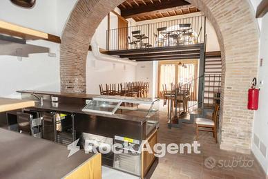 LOCALE COMMERCIALE UNICO NEL CUORE DI SAN MARTINO