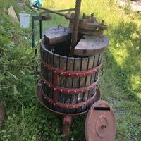 Torchio per vino e diraspatrice