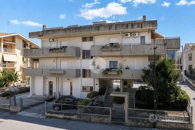 5 LOCALI A PINETO