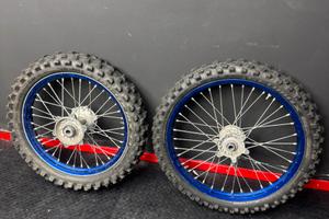 Cerchi originali yz 125 2024
