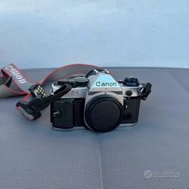 Canon AE-1 Program con obiettivi, flash, accessori