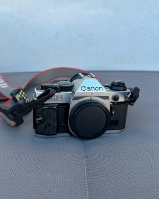 Canon AE-1 Program con obiettivi, flash, accessori