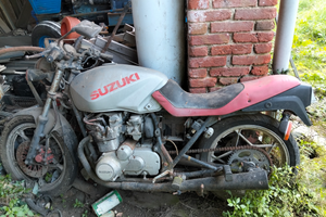 Suzuki Katana solo per ricambi NON funziona