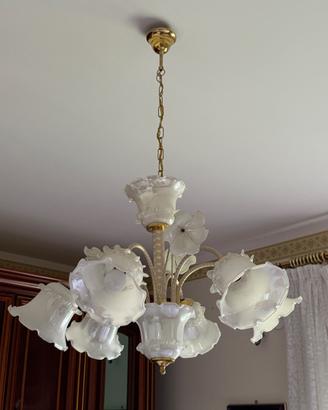 Lampadario classico in vetro lavorato a fiori