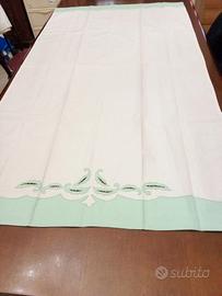 Coppie di asciugamani in puro cotone con ricami