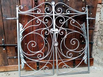 Cancello in ferro battuto antico.epoca 700