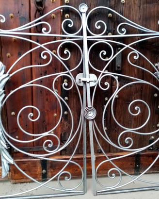 Cancello in ferro battuto antico.epoca 700