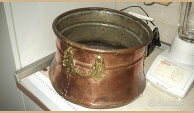 Pentola antica in rame