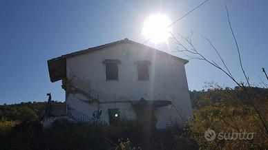 Rustico / Casale di 160 m² con più di 5 locali a T