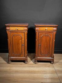 Coppia di Comodini Antichi