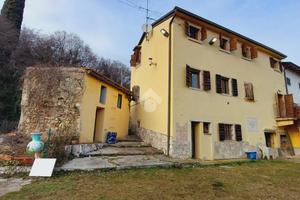 RUSTICO A CAPRINO VERONESE