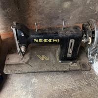 Macchina da cucire Necchi vintage anni ’40