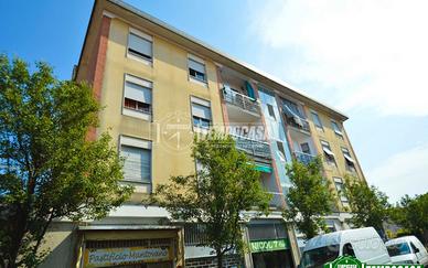 TRE LOCALI RISTRUTTURATO CON BOX E CANTINA