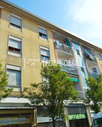 TRE LOCALI RISTRUTTURATO CON BOX E CANTINA