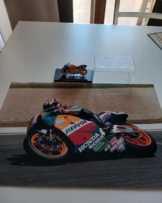 foto e modellino di Alex Criville e Honda NSR 