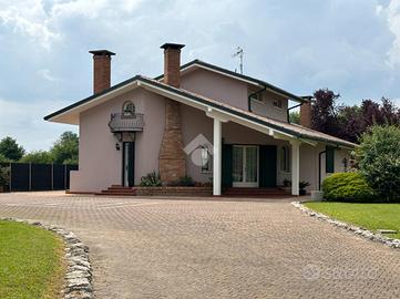 VILLA SINGOLA A SAN GIORGIO DELLE PERTICHE