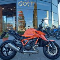 KTM 1390 Super Duke R Orange
