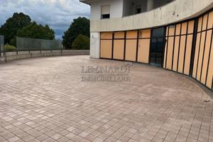 Immobile di 440 m² con 5 locali a San Giustino