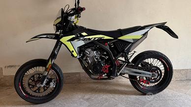 Moto enduro fantic 125