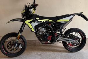 Moto enduro fantic 125