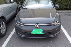 Volkswagen Golf e-TSI