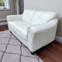 🛋️ Divano in pelle bianca moderno – elegante