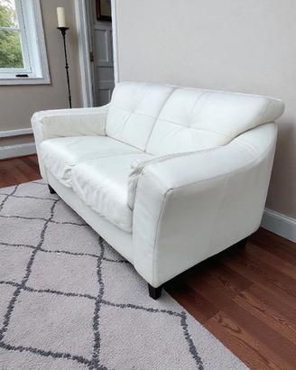 🛋️ Divano in pelle bianca moderno – elegante