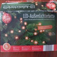 due catene di luci di Natale