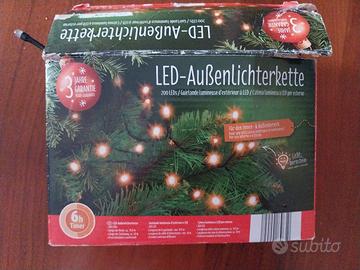 due catene di luci di Natale