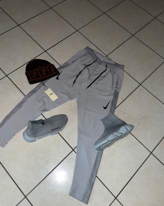 pantaloni scarpe e cappello