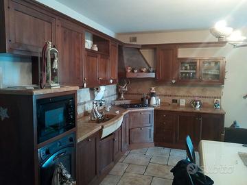 cucina in legno massiccio 
