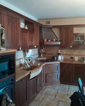 cucina in legno massiccio 