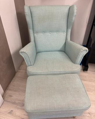 Poltrona STRANDMON IKEA con poggiapiedi