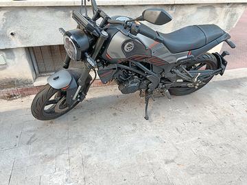 Benelli Leoncino 125 + casco modulare+ bloccadisco