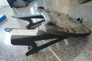 Portapacchi GIVI per Suzuki Burgman 650 1999->2001