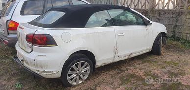 VW Golf cabrio sinistrata  posteriore