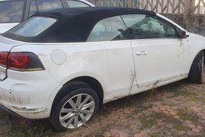 VW Golf cabrio sinistrata  posteriore