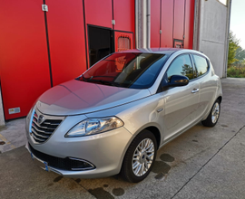 Auto lancia ypsilon
