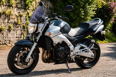 Suzuki GSR -2009 -33500km  