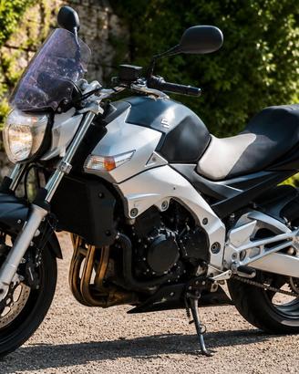 Suzuki GSR -2009 -33500km  