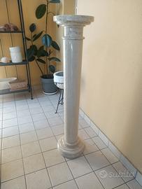 Colonna in marmo ornamentale