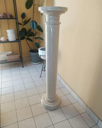 Colonna in marmo ornamentale