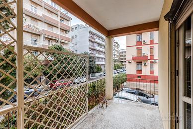 Cagliari ampio appartamento zona tribunale