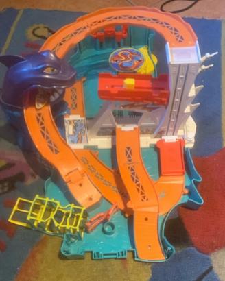 Pista dello squalo della HotWheels