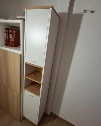 armadietto in legno