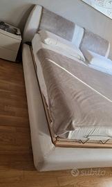 letto matrimoniale e comodini 