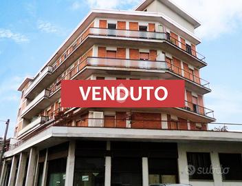 3 LOCALI A PESCHIERA BORROMEO