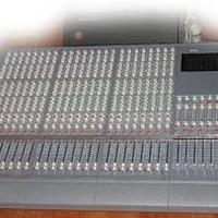 Mixer Tascam M2600 (24:8:2)