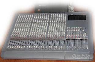 Mixer Tascam M2600 (24:8:2)